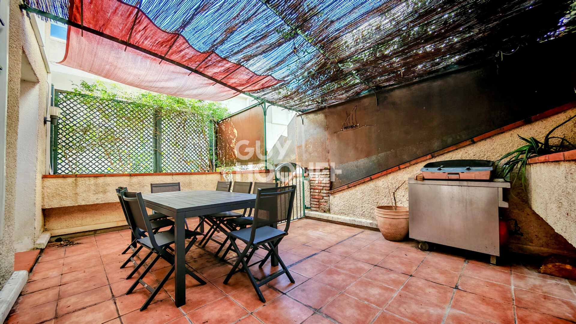 PERPIGNAN Quartier de la gare, à vendre maison familiale 7 pièces avec terrasse, cour et parking