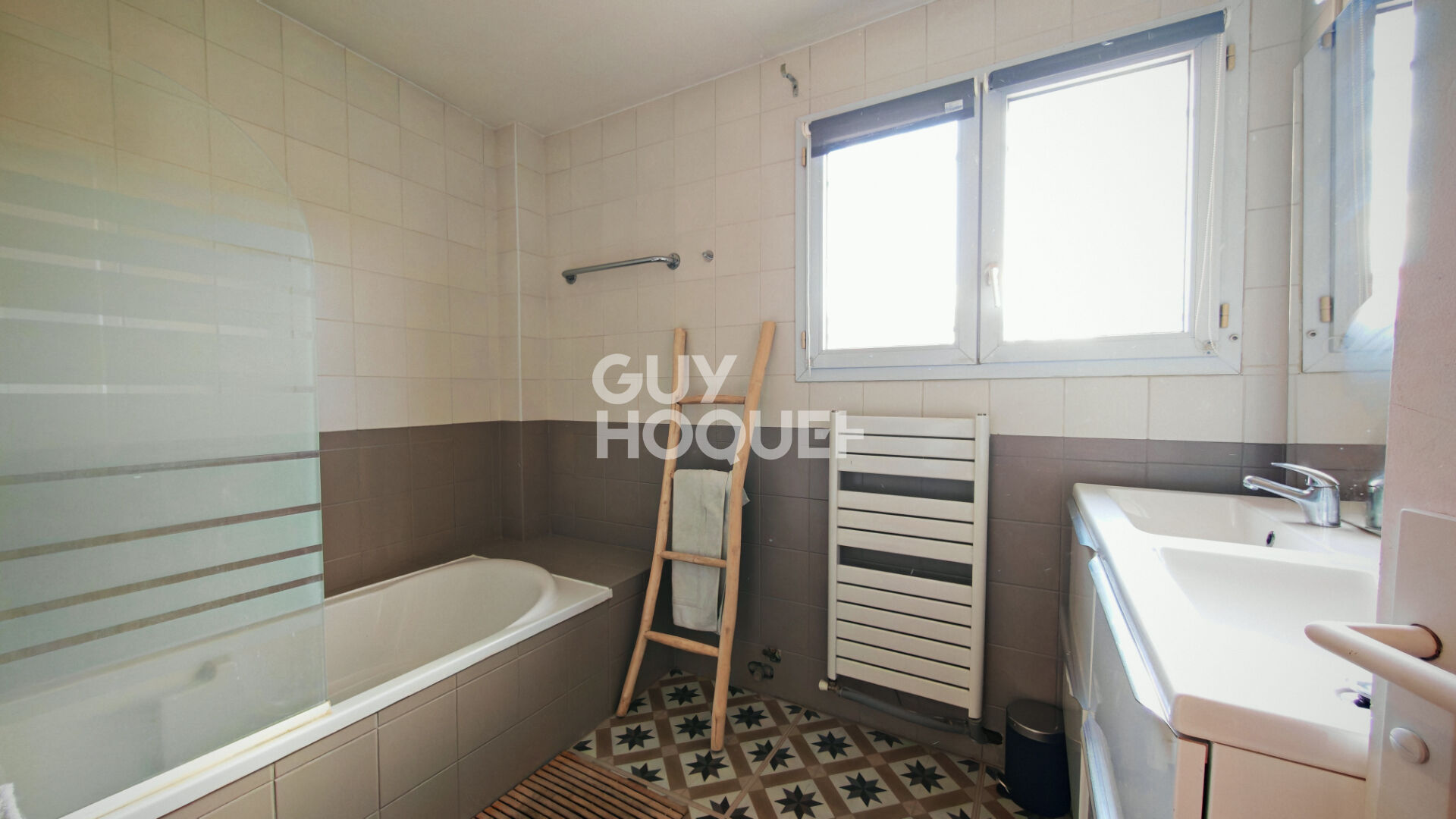 PERPIGNAN Quartier de la gare, à vendre maison familiale 7 pièces avec terrasse, cour et parking