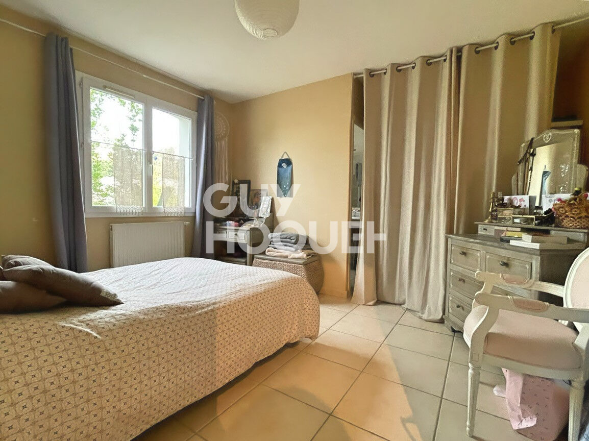 Maison à vendre à Canohès, 4 faces, 5 pièces, 3 chambres, garage, piscine, dépendance