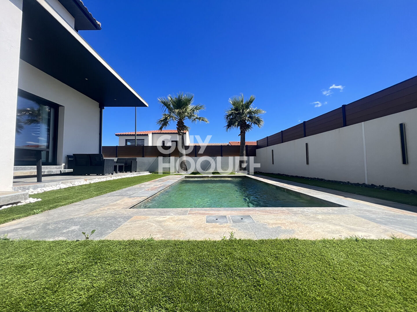 THUIR, à vendre maison récente contemporaine, 5 pièces avec garage, jardin et piscine.