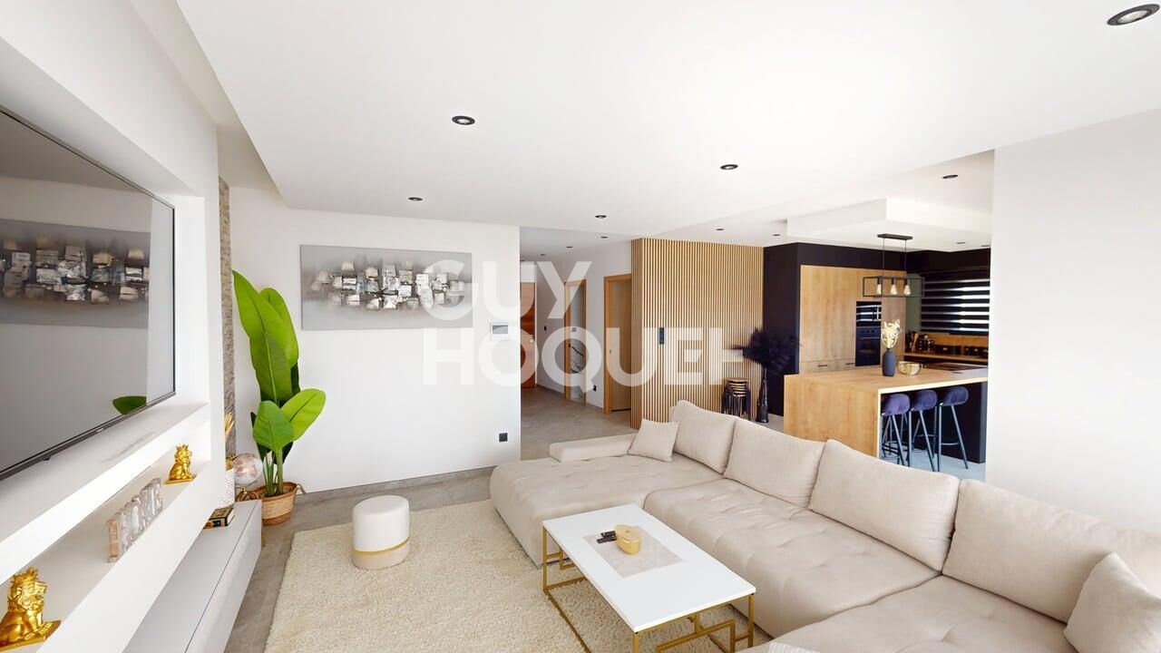 THUIR, à vendre maison récente contemporaine, 5 pièces avec garage, jardin et piscine.