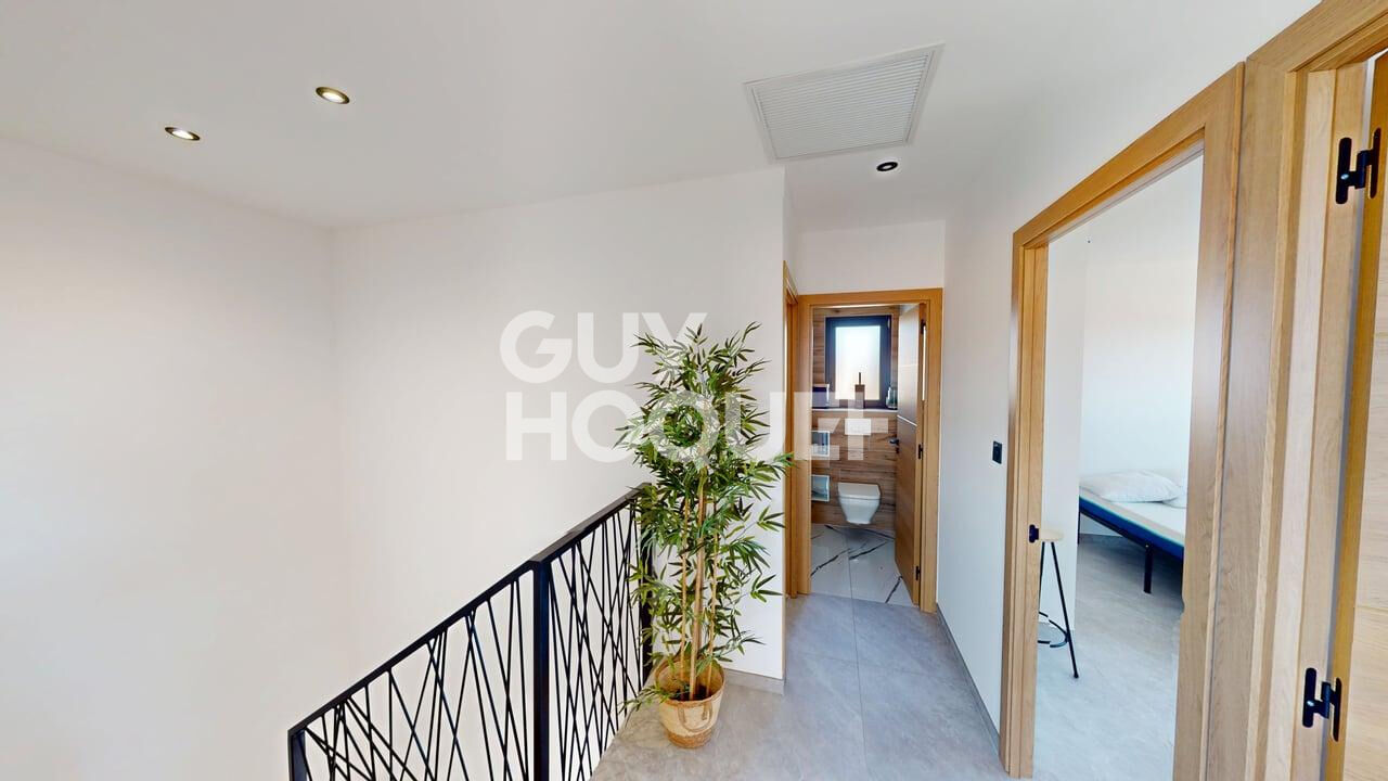 THUIR, à vendre maison récente contemporaine, 5 pièces avec garage, jardin et piscine.