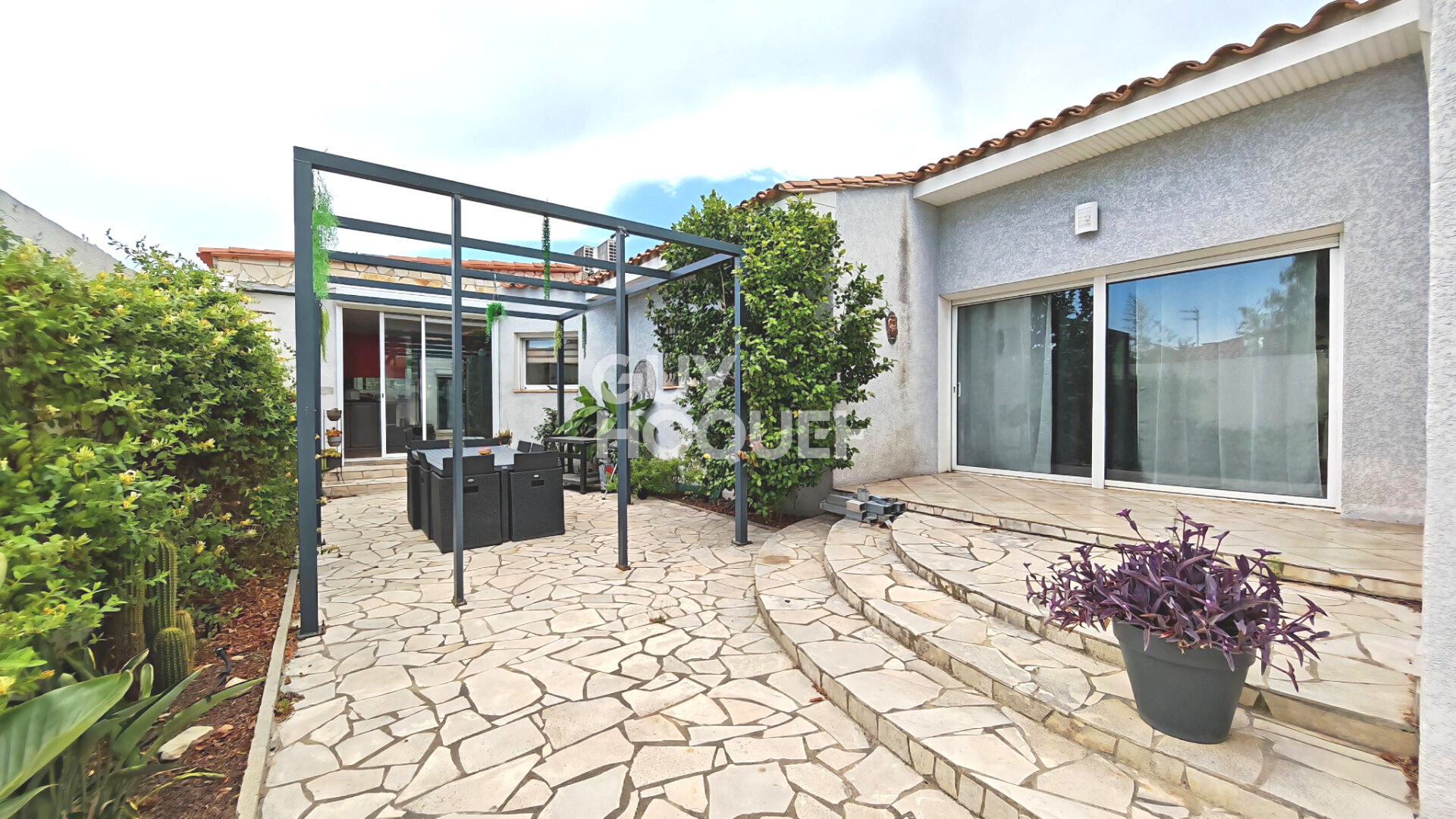 Proche Le Soler, Propriété multi-habitation, maison principale + 2 appartements sur 1560m² hors lotissement.