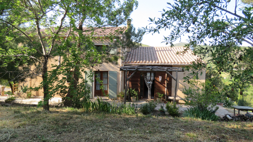 Maison Caunes Minervois  4 chambres, terrain, piscine.