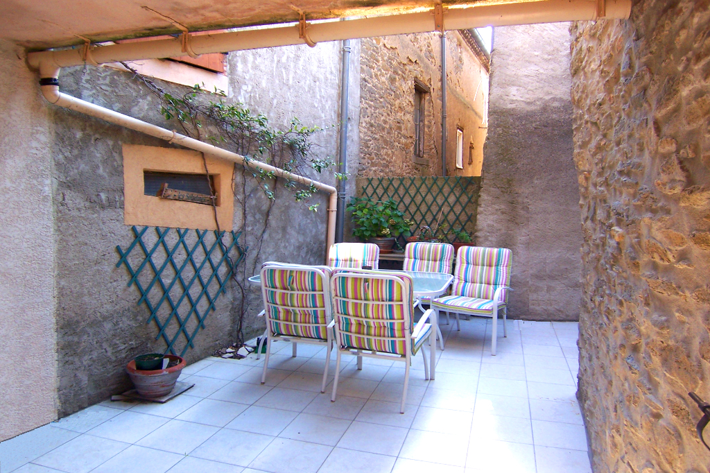CONQUES SUR ORBIEL - Maison  rénovée  avec terrasse et 2 balcons