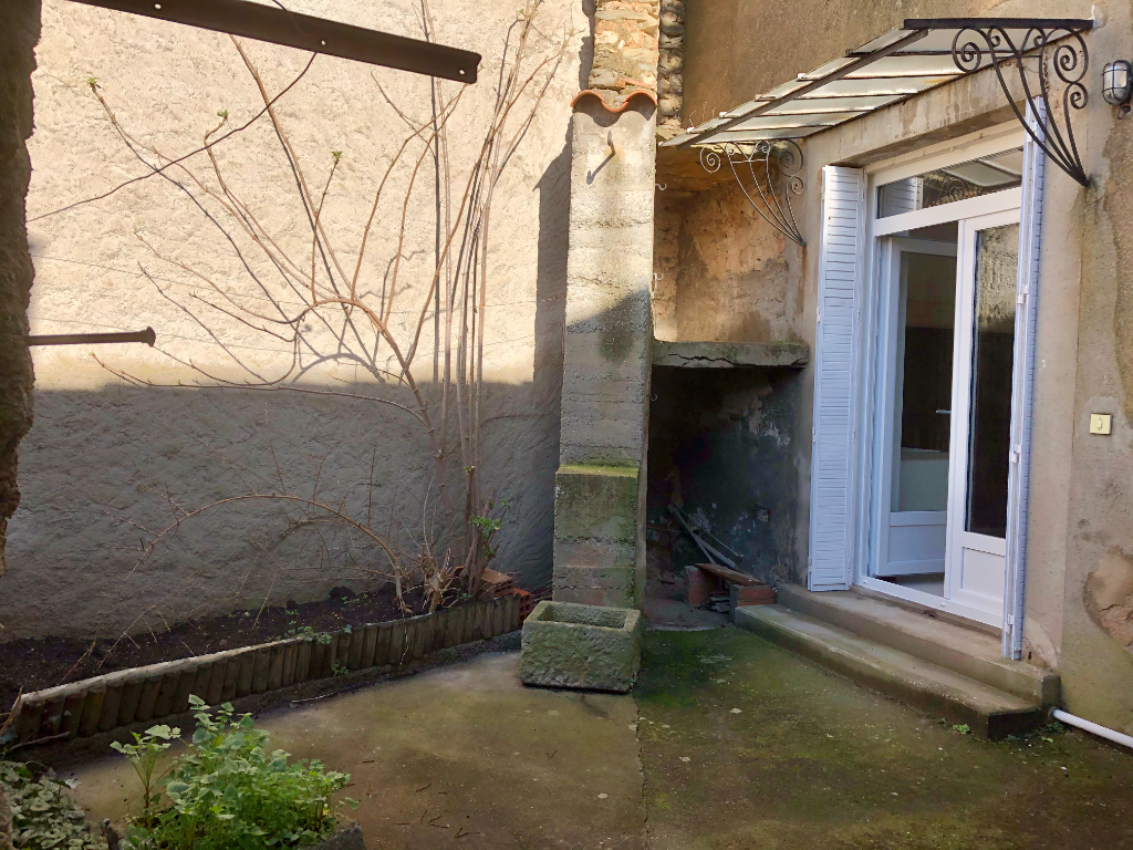 VILLENEUVE MINERVOIS - Appartement T2 65 m² + cour
