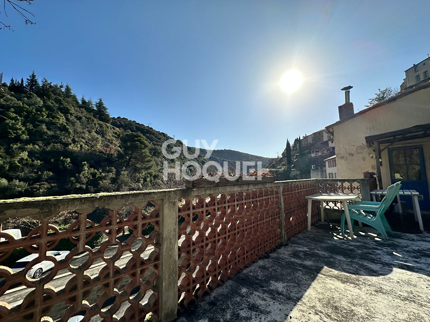 LASTOURS - Maison de village 45 m² habitables avec terrasse et atelier