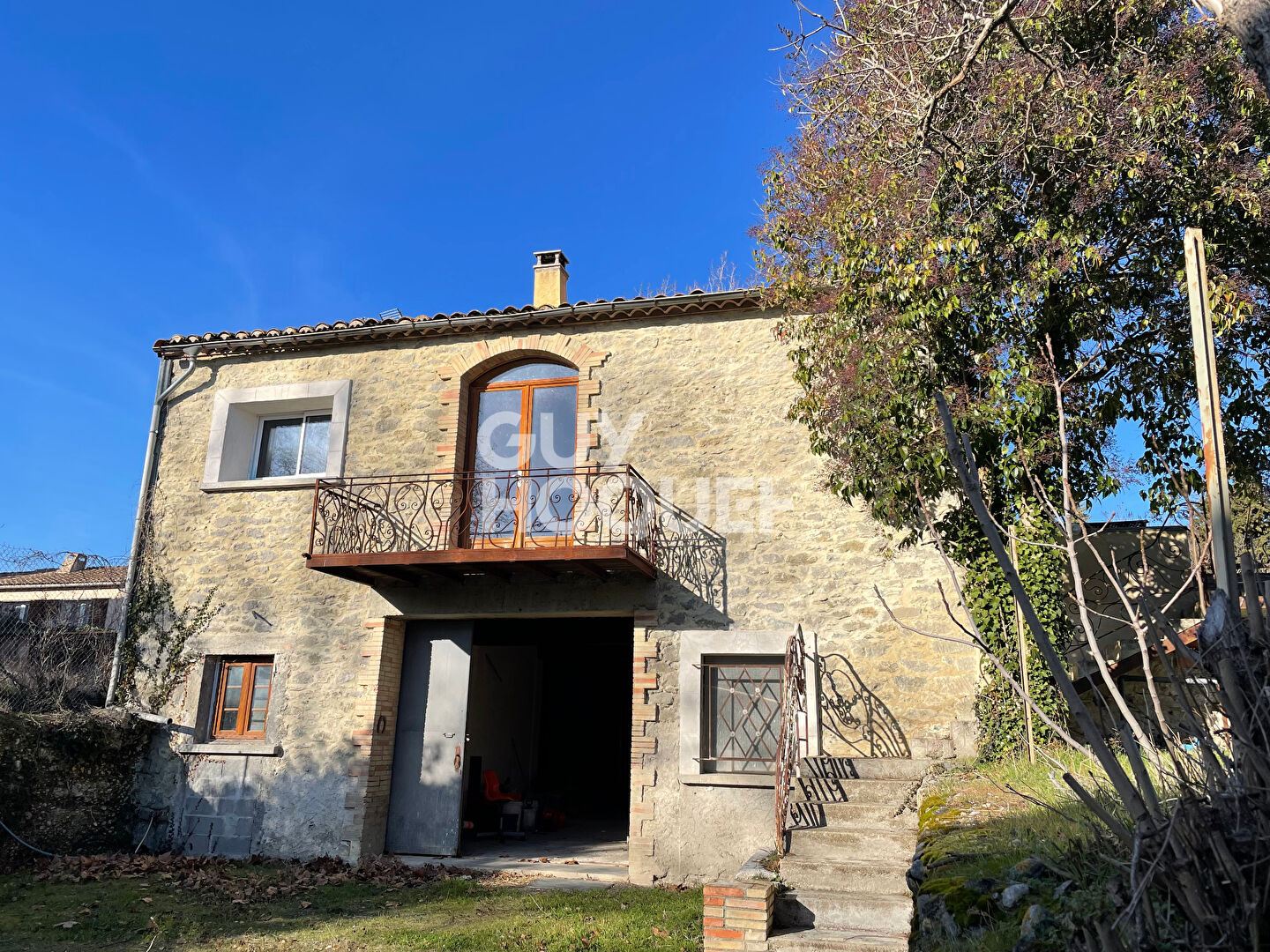 BELVEZE DU RAZES maison en pierres d'environs 100 m² avec garage de 90m² sur terrain de 380m²