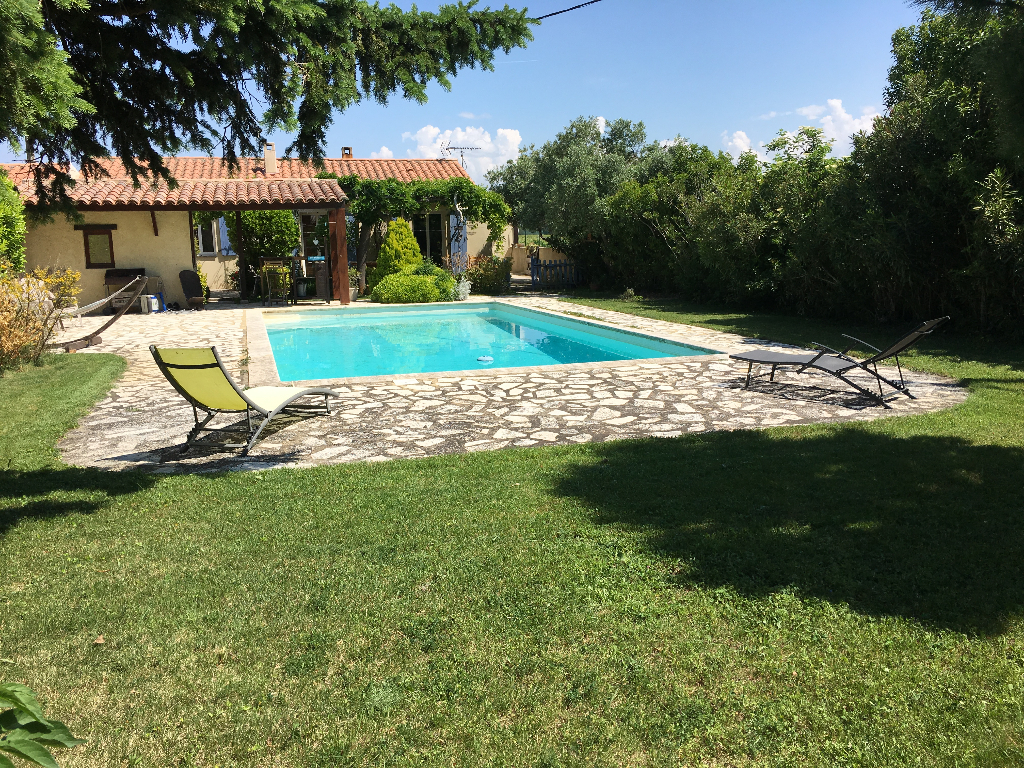 À vendre, maison d'environ 100 m², 5 pièces à VACQUEYRAS (84190).