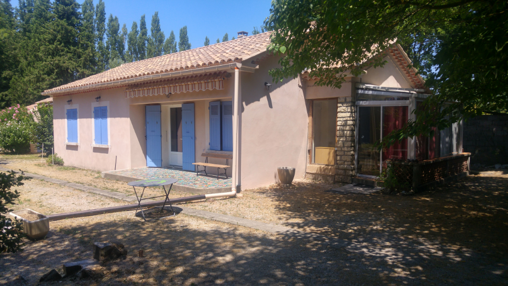 Charmante villa + dépendances