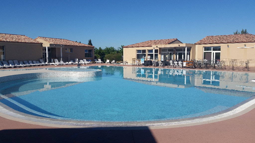 LIBRE DE TOUTE OCCUPATION - Bastidon d'environ 36 m² à vendre à AUBIGNAN (84810) dans résidence de tourisme ...