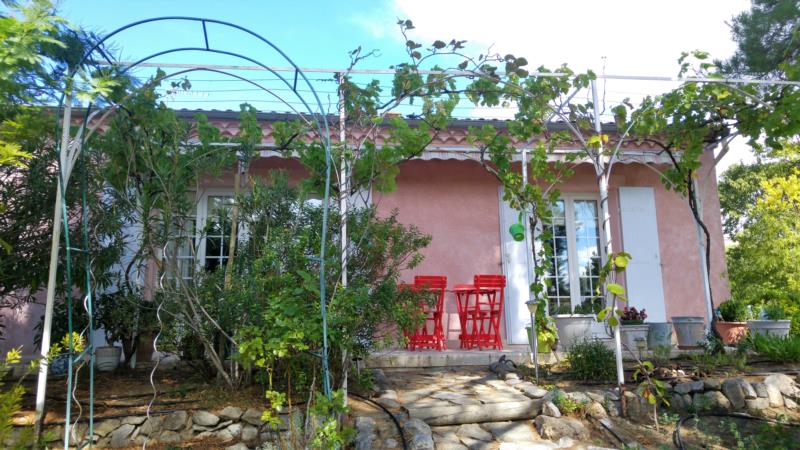 Proche centre ville, belle villa traditionnelle de 124 m² avec piscine et belles prestations