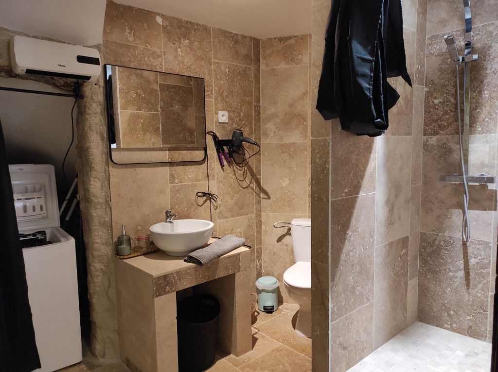 Appartement 2 pièces meulbé à louer à BEAUMES DE VENISE