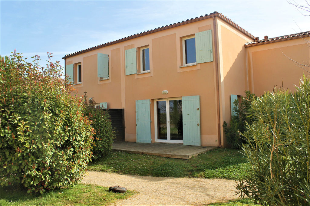 Bastidon de 60 m² libre de toute occupation - 3 pièces  + Terrasse + Parking privatif - à vendre à AUBIGNAN dans résidence de tourisme