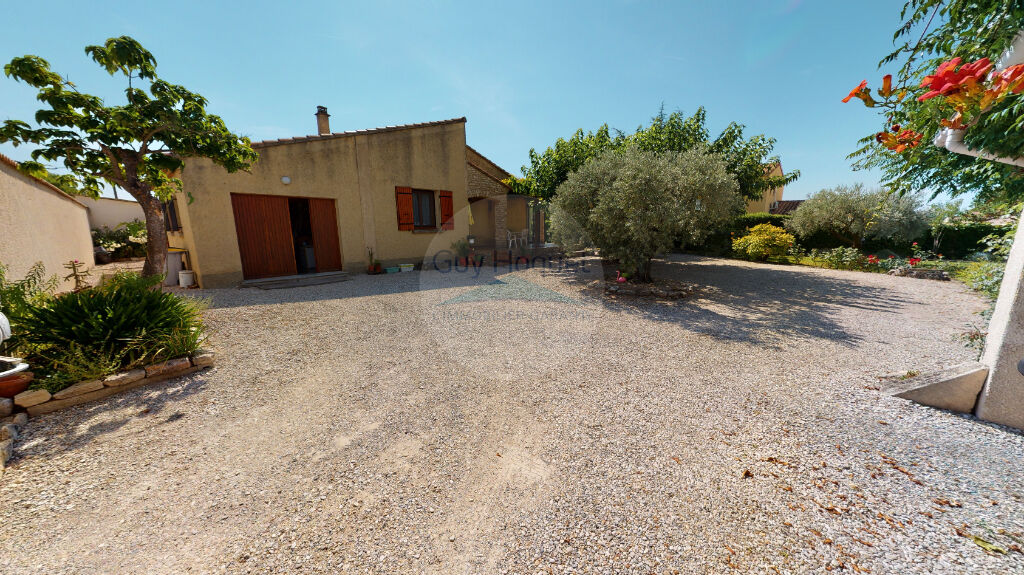 CAROMB - Villa 4 pièces de plain pied de 111 m² avec garage et jardin.