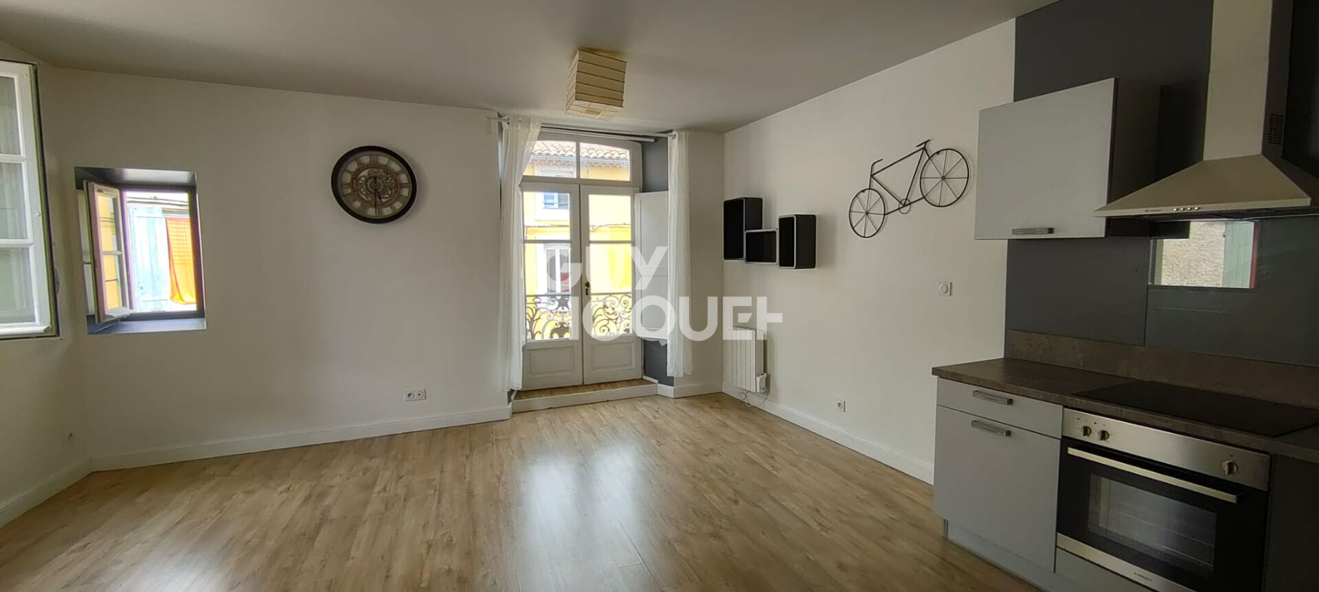 Appartement / Maison de ville - type 4 - cour + garage - CARPENTRAS CV