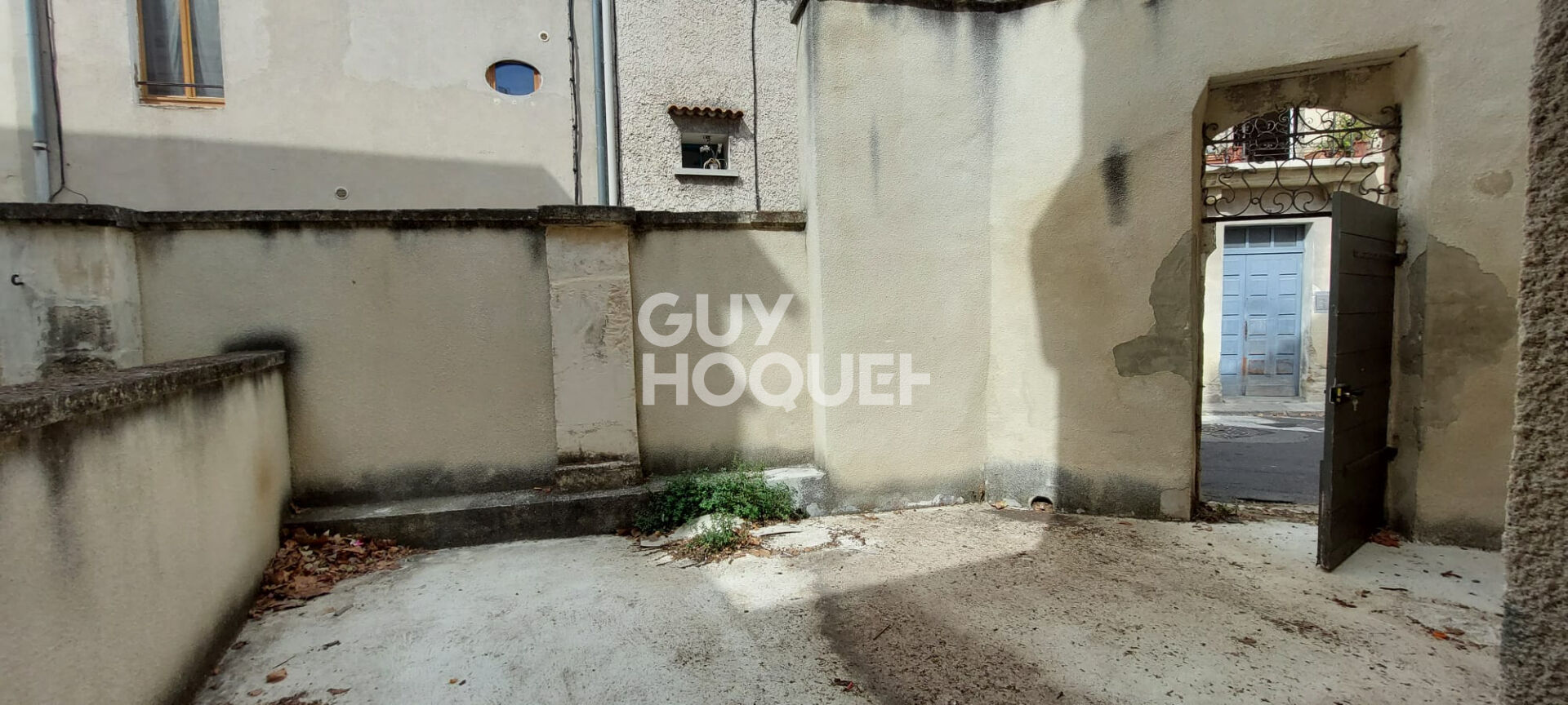 Appartement / Maison de ville - type 4 - cour + garage - CARPENTRAS CV