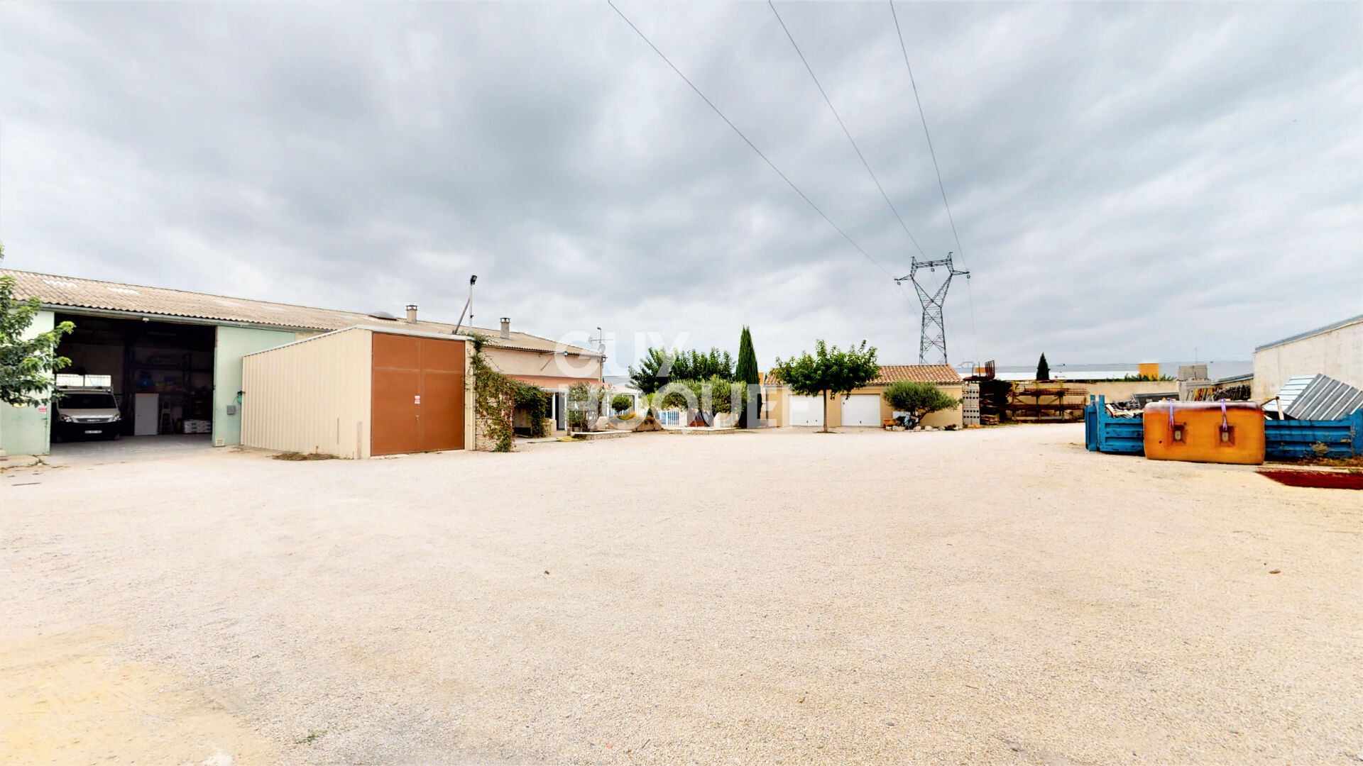 Maison 180 m² + Hangar professionnel 375 m² dans zone d'activité - 2400 m² de terrain