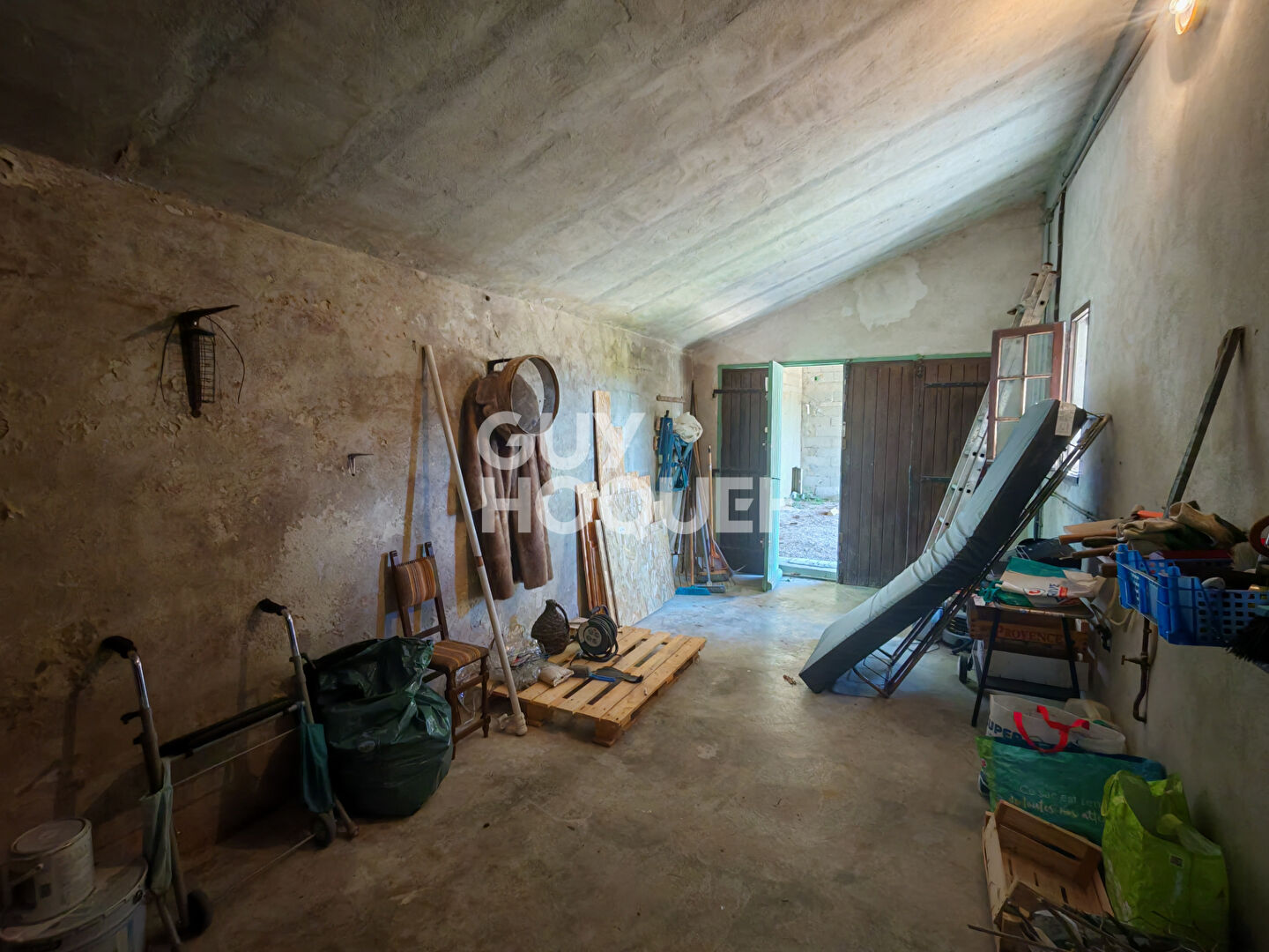 MOLLEGÈS - Maison de plain-pied avec grand jardin dans un secteur recherché