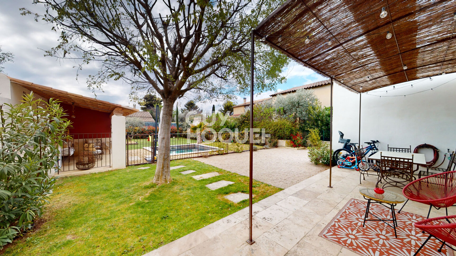 EXCLU ! Carpentras - Mas divisé prêt à vivre - 4 pièces - 3 chambres - Jardin avec piscine et pool house