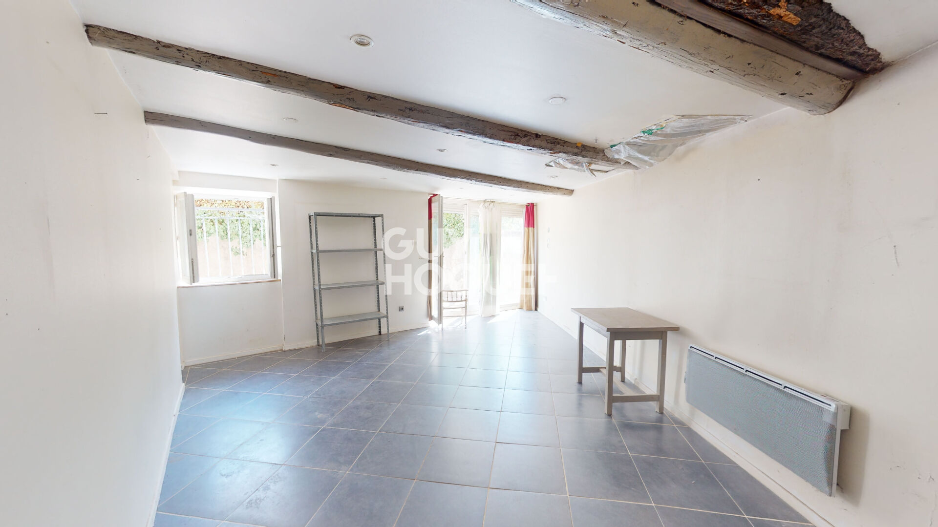 Appartement type 3 (2 chambres) - 76 m² (Carrez 74 m²) - RDC