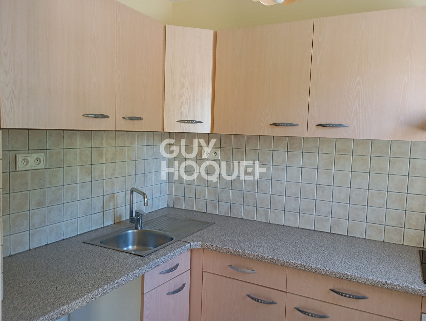 LOCATION : appartement T3 (80 m²) à CARPENTRAS