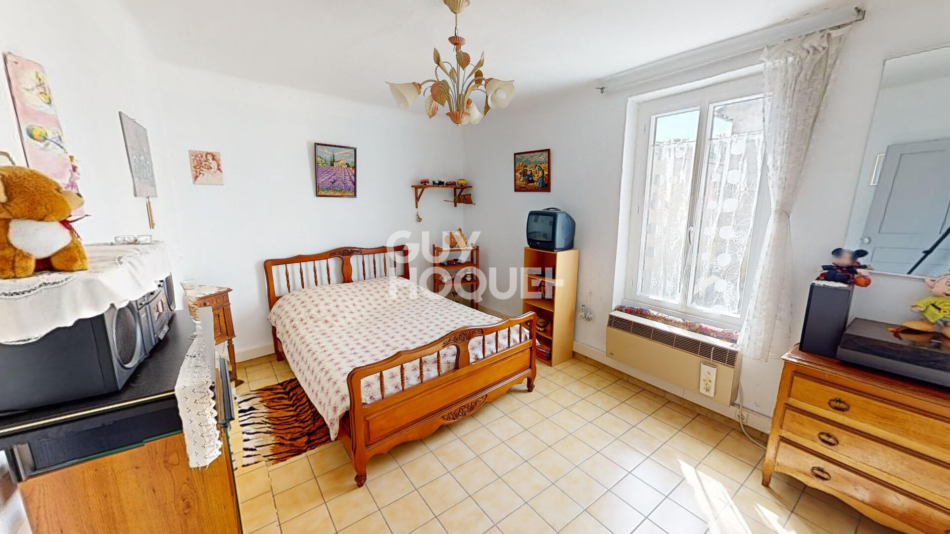 Maison d'habitation avec grenier aménageable + commerce en rez-de-chaussée avec accès indépendant, le tout sur une surface terrain de +/- 500 m² avec garages.