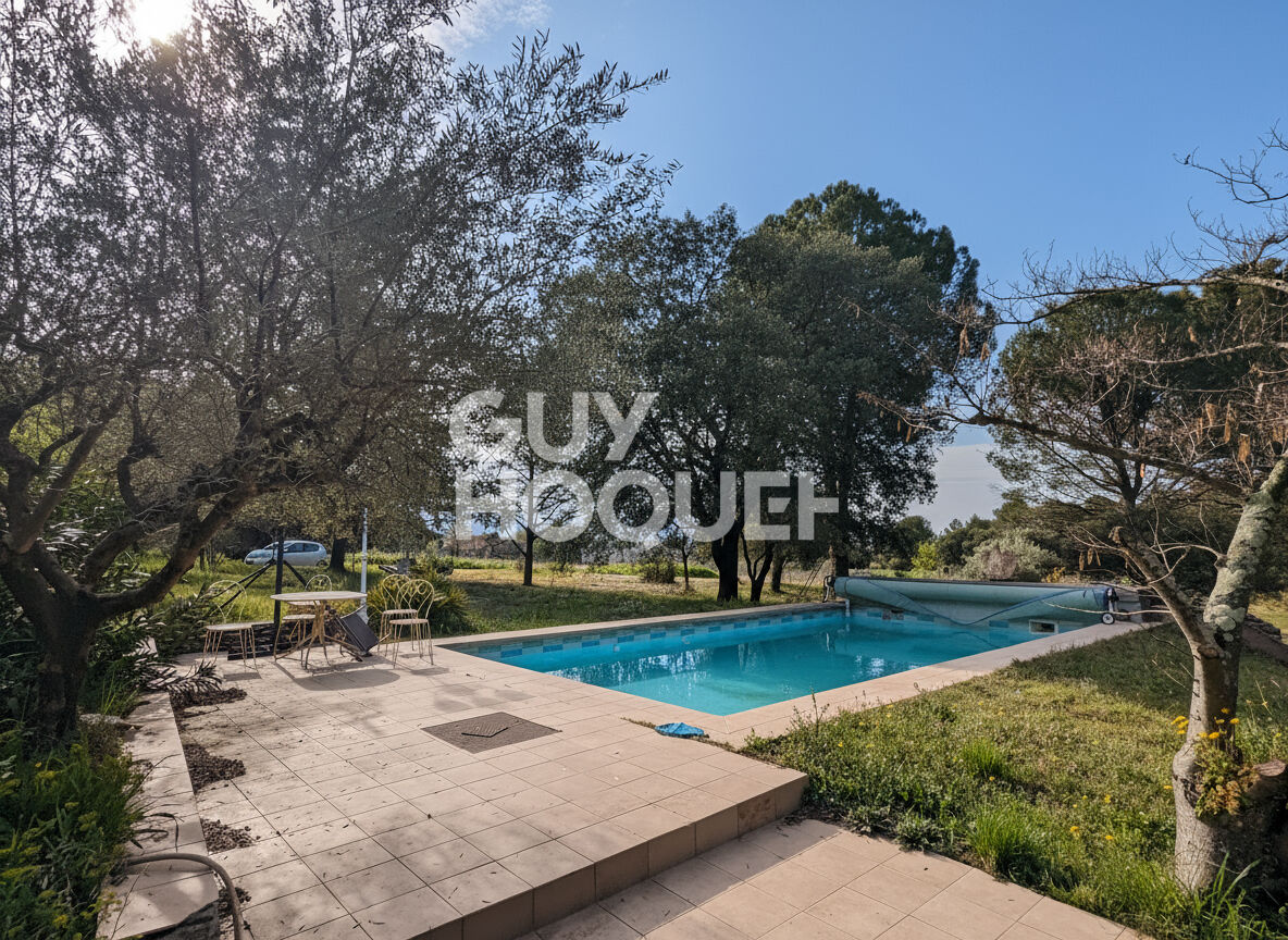 Propriété d'exception à Beaumes-de-Venise : maison en pierre de taille et parc de 5571 m².