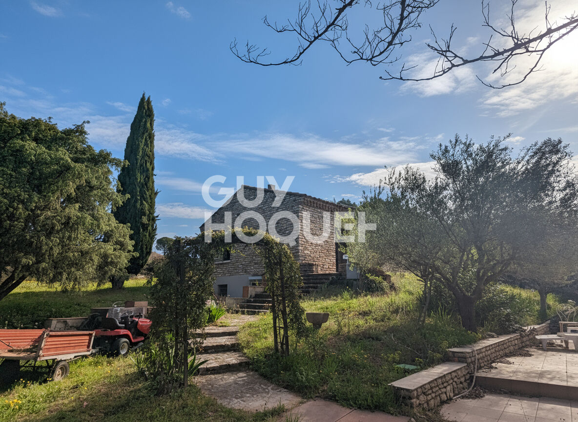 Propriété d'exception à Beaumes-de-Venise : maison en pierre de taille et parc de 5571 m².