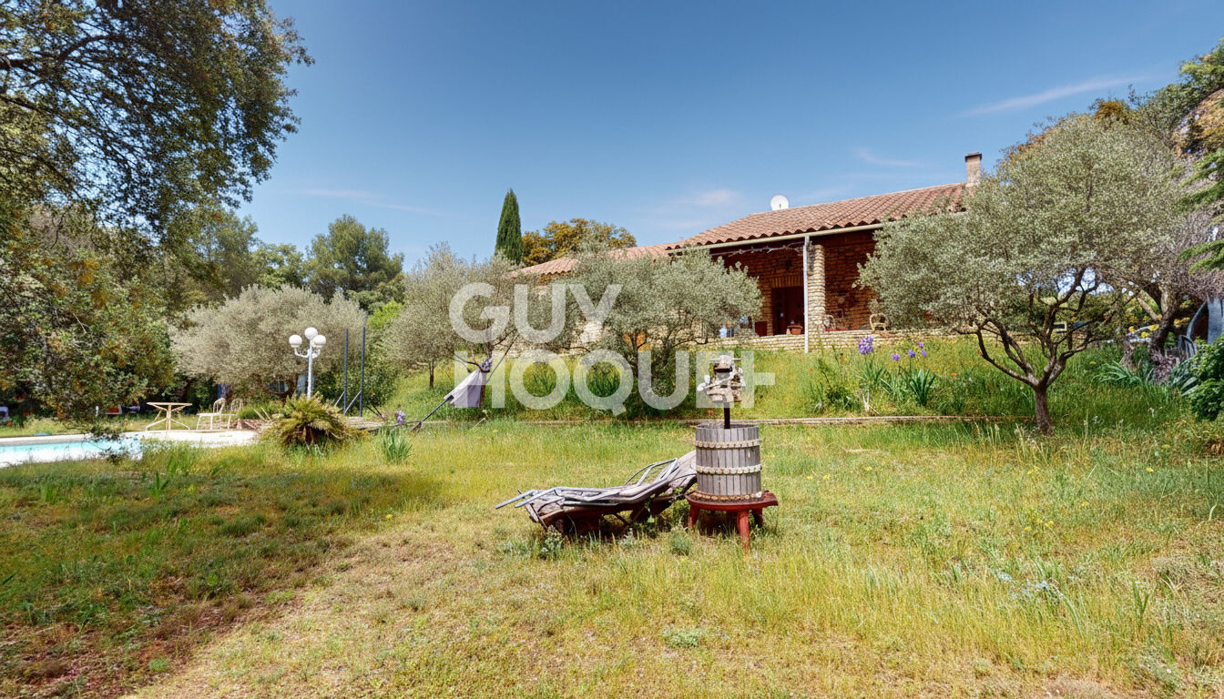 Propriété d'exception à Beaumes-de-Venise : maison en pierre de taille et parc de 5571 m².