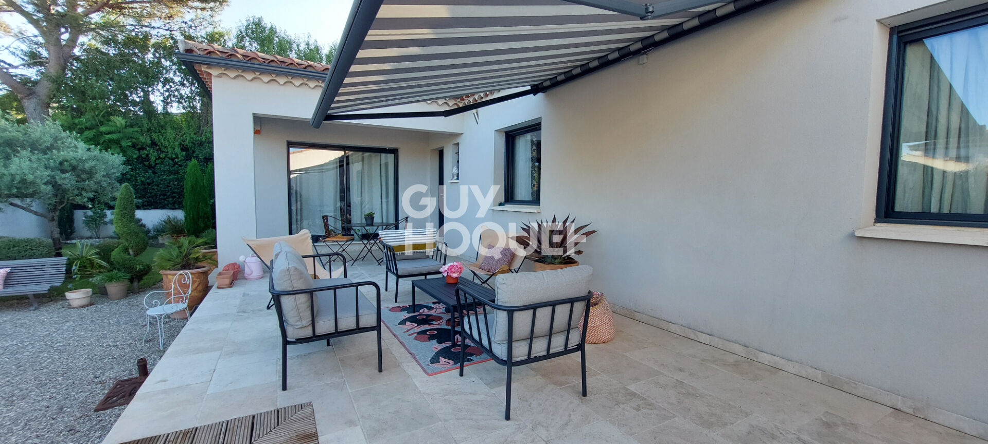 Carpentras (Lègue) - Maison moderne de plain pied de 129 m² avec 4 chambres - Piscine - Dépendance