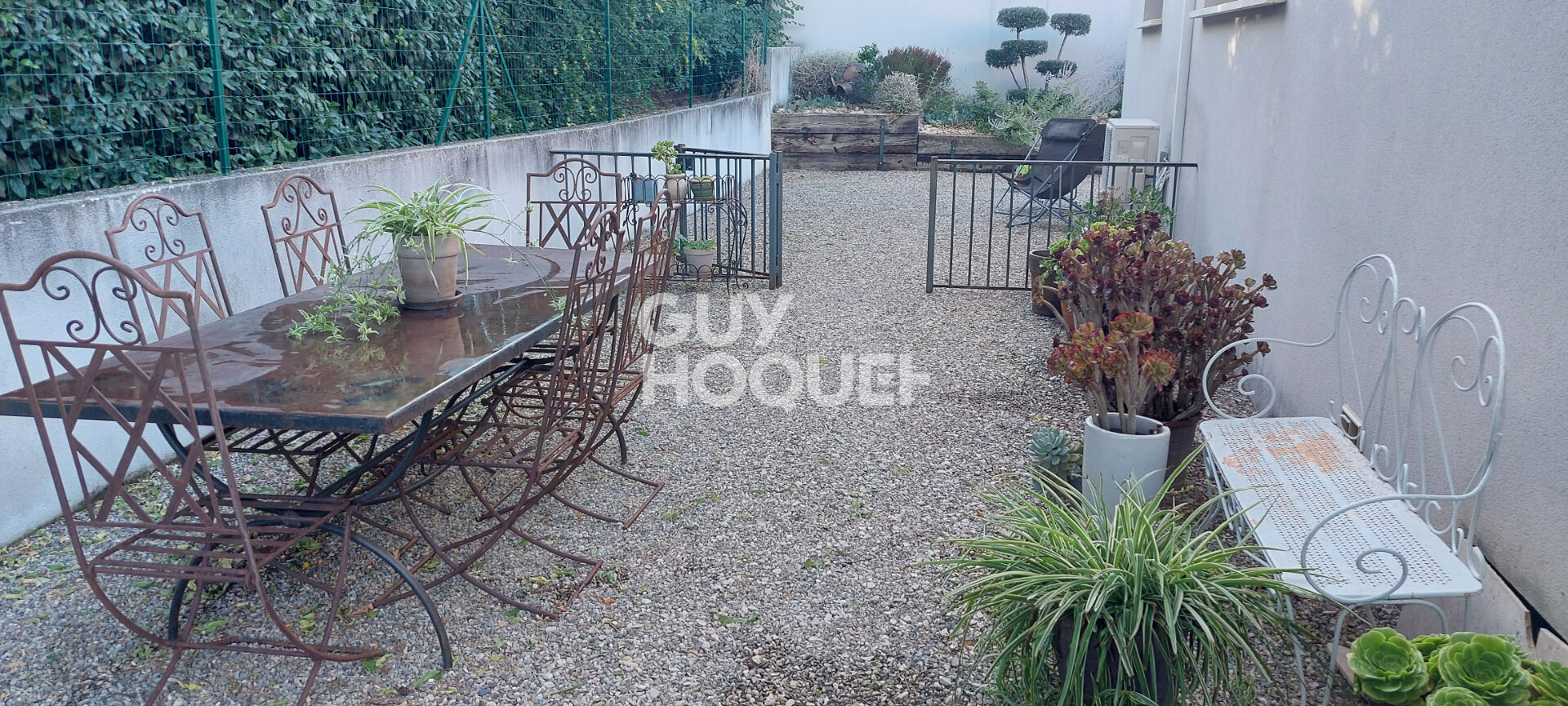 Carpentras (Lègue) - Maison moderne de plain pied de 129 m² avec 4 chambres - Piscine - Dépendance