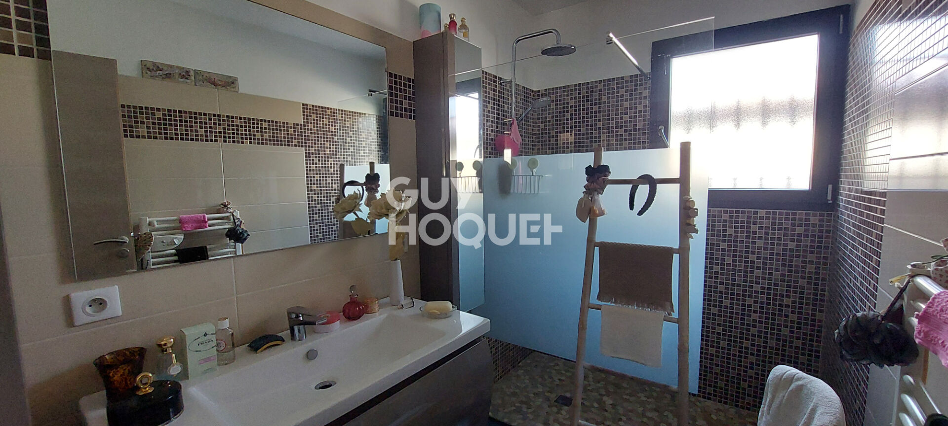 Carpentras (Lègue) - Maison moderne de plain pied de 129 m² avec 4 chambres - Piscine - Dépendance