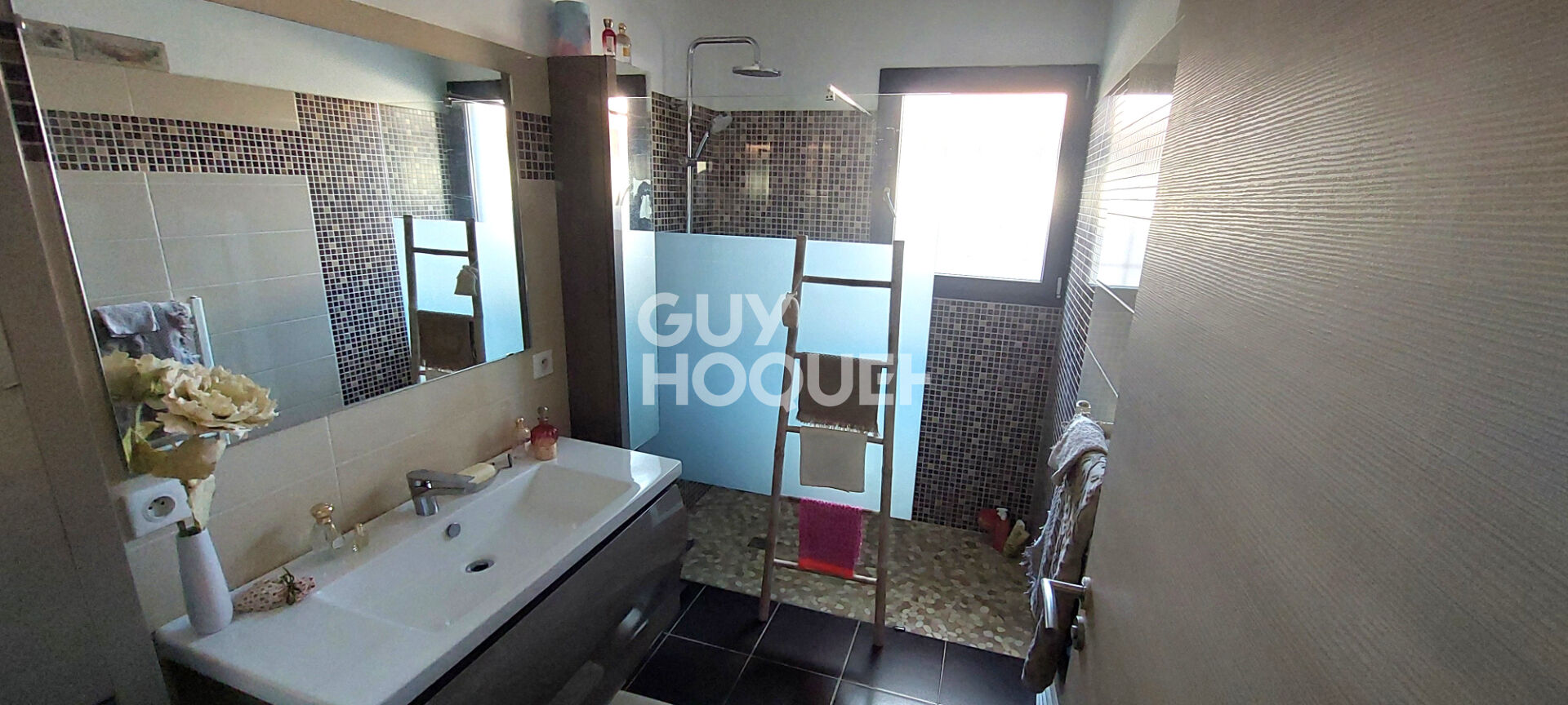 Carpentras (Lègue) - Maison moderne de plain pied de 129 m² - 4 chambres - Piscine - Dépendance