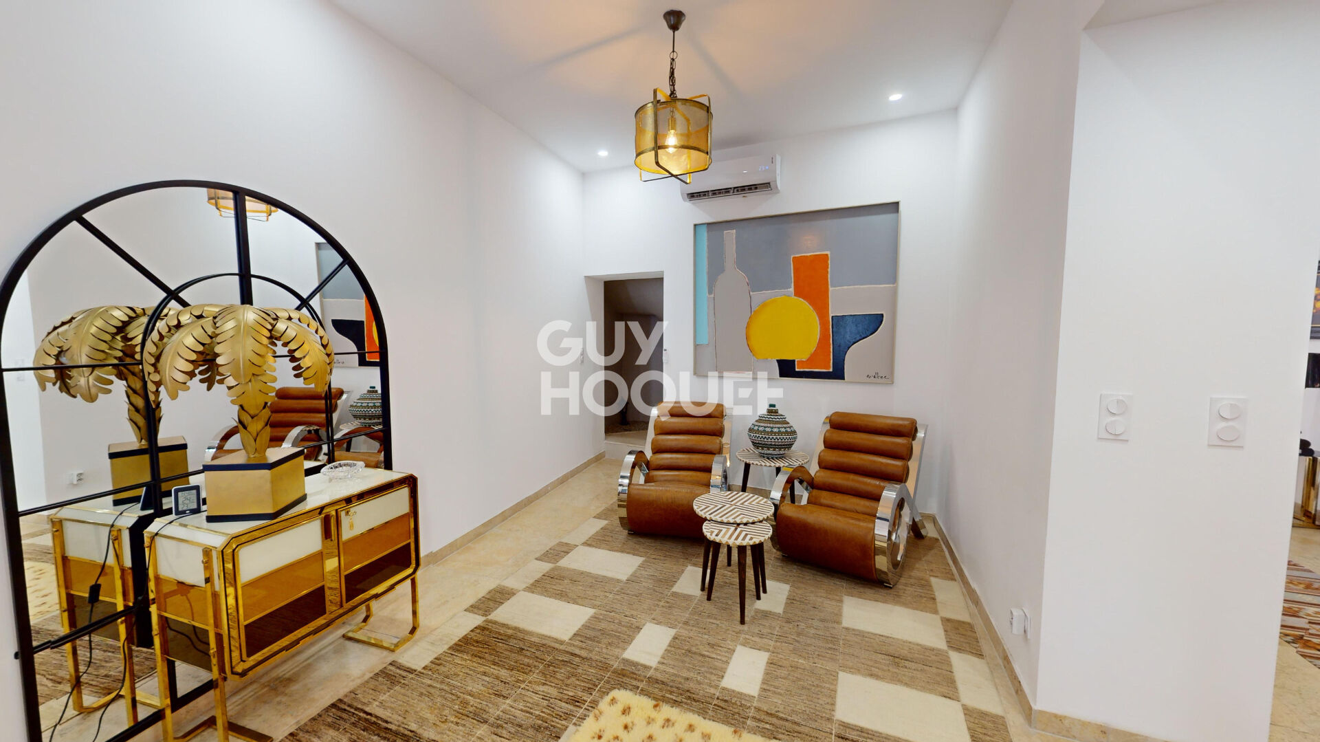 Carpentras, appartement comme une maison de ville (245 m² Carrez) entièrement rénové avec extérieurs