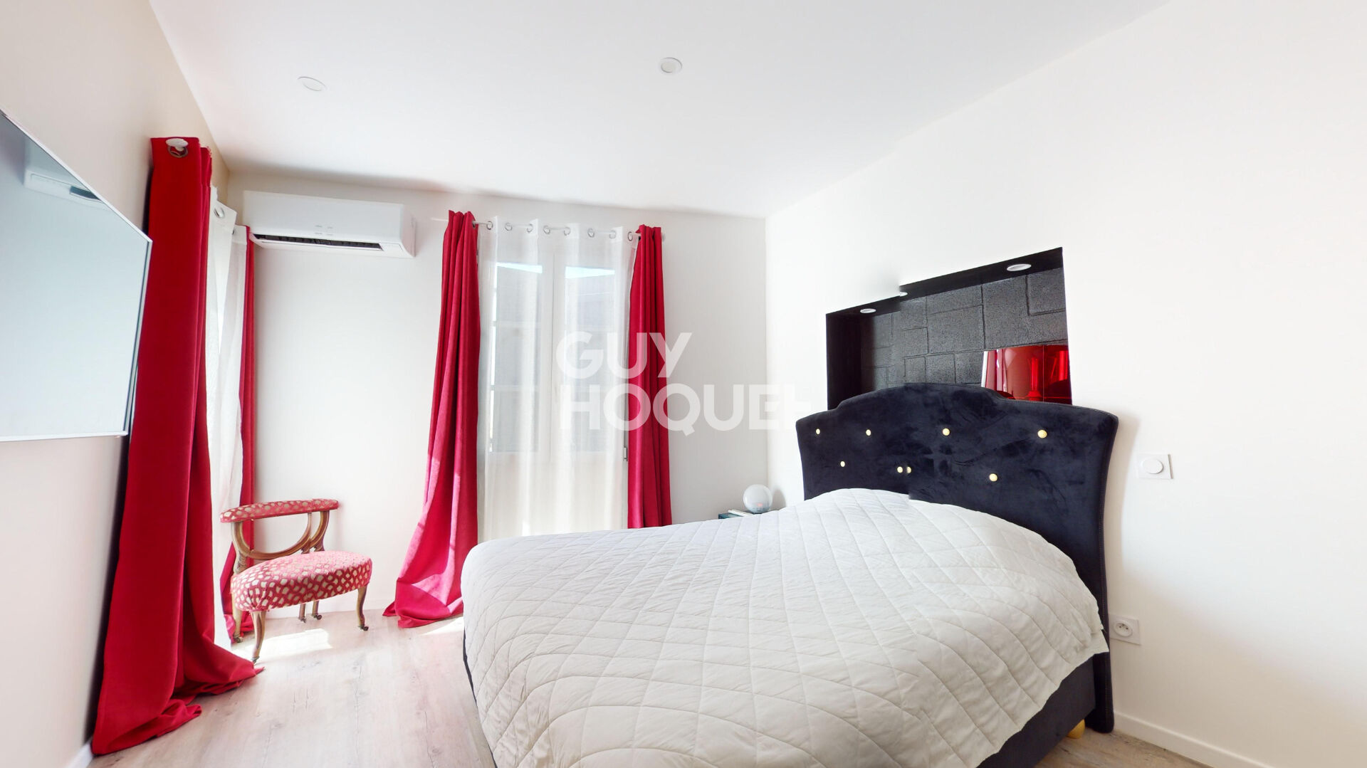 Carpentras, appartement comme une maison de ville (245 m² Carrez) entièrement rénové avec extérieurs