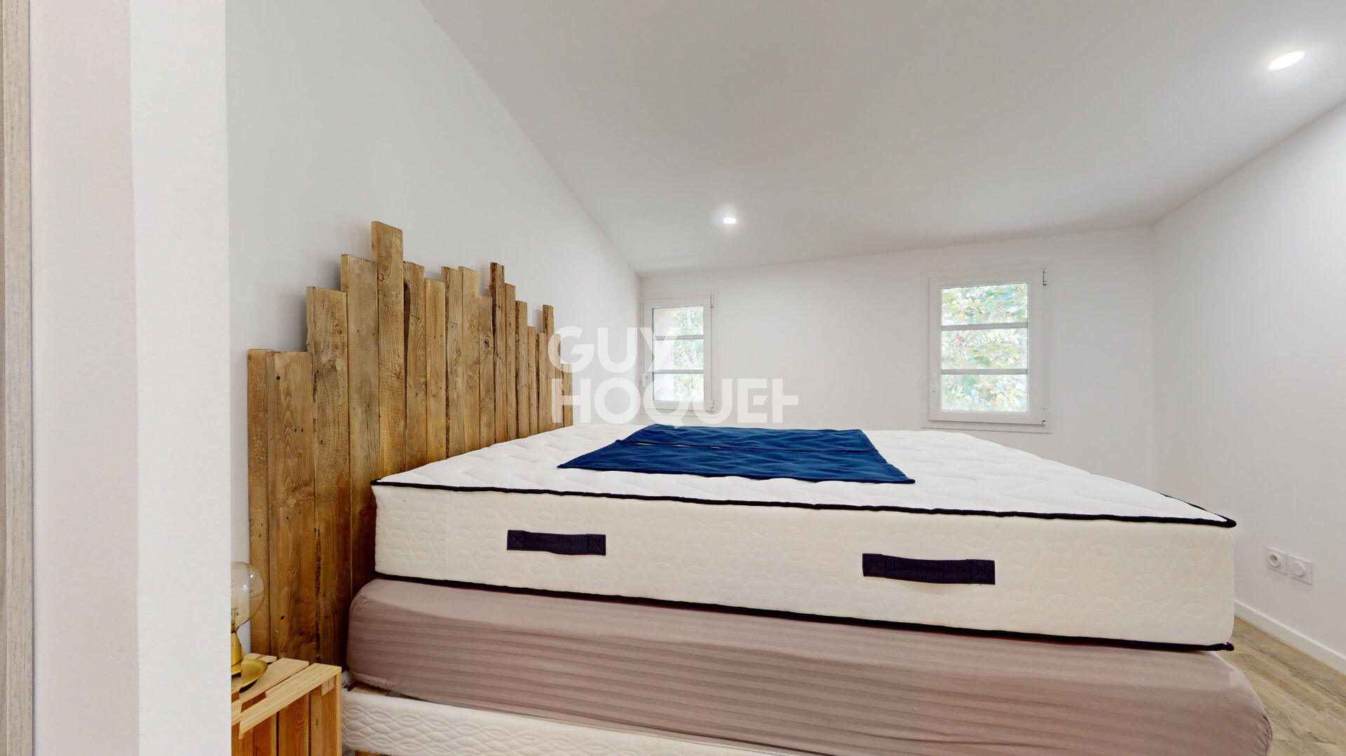 Carpentras, appartement comme une maison de ville (245 m² Carrez) entièrement rénové avec extérieurs