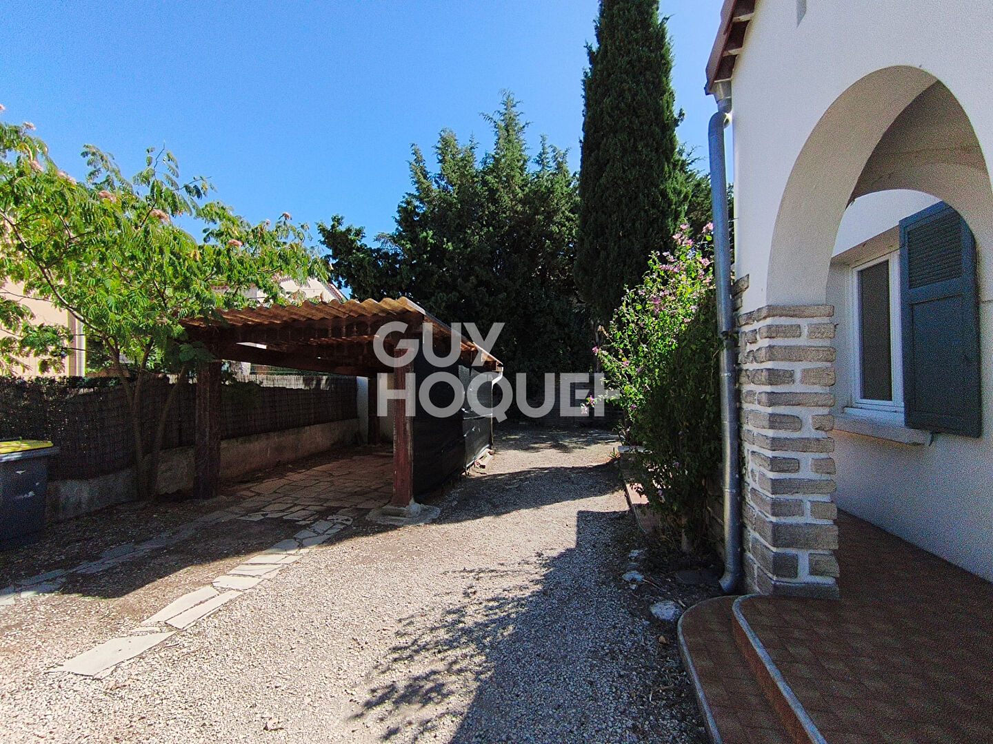 CARPENTRAS - Maison de plain-pied 2 chambres avec garage et jardin
