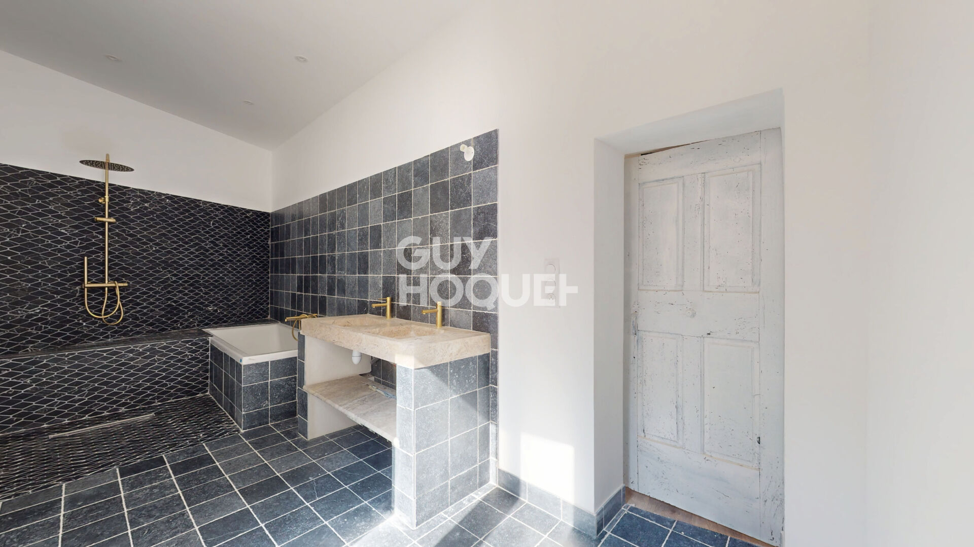 Maison Caromb 181 m2 - 3 extérieurs - Rare sur le marché