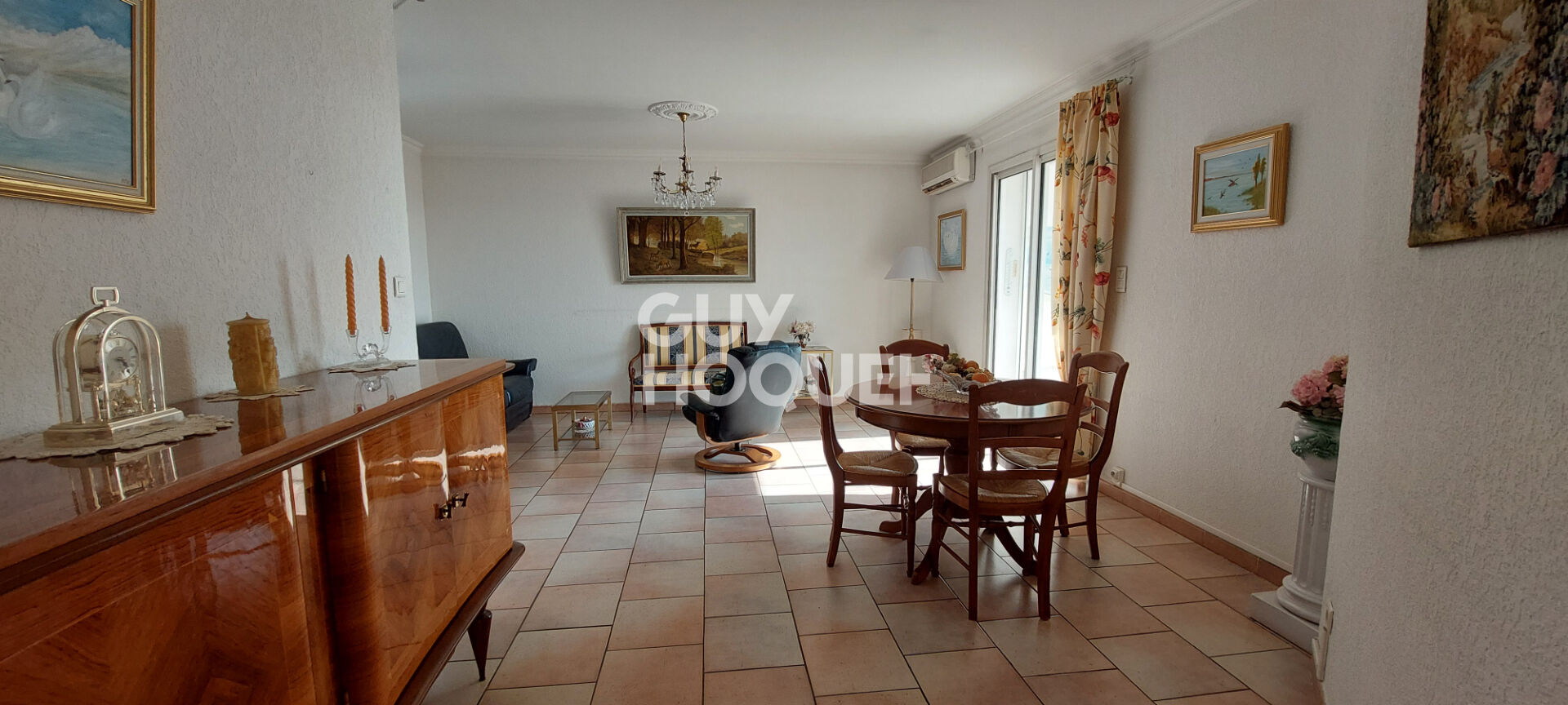 Carpentras, Appartement de 87 m² - Dernier étage avec ascenseur - Terrasse - Stationnement privatif et Garage