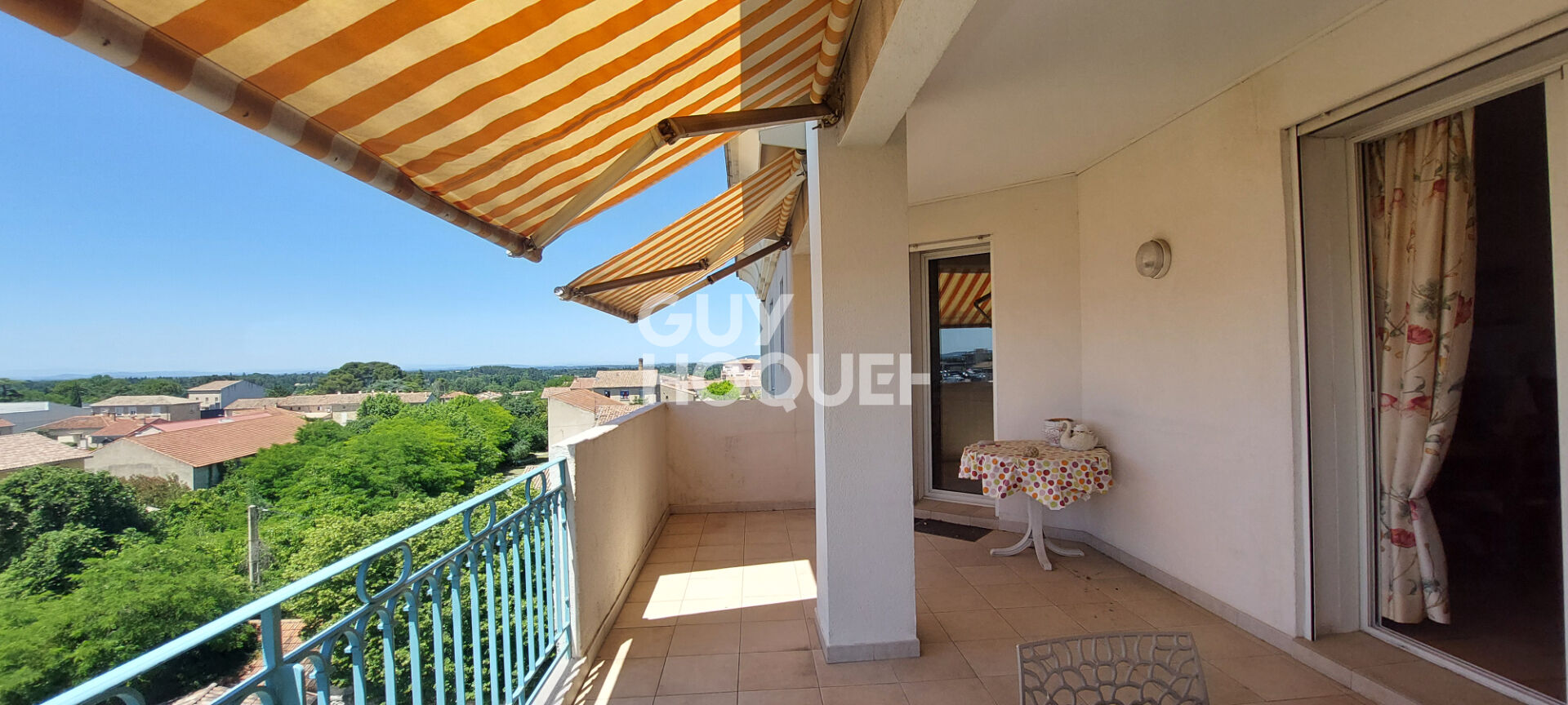 Carpentras, Appartement de 87 m² - Dernier étage avec ascenseur - Terrasse - Stationnement privatif
