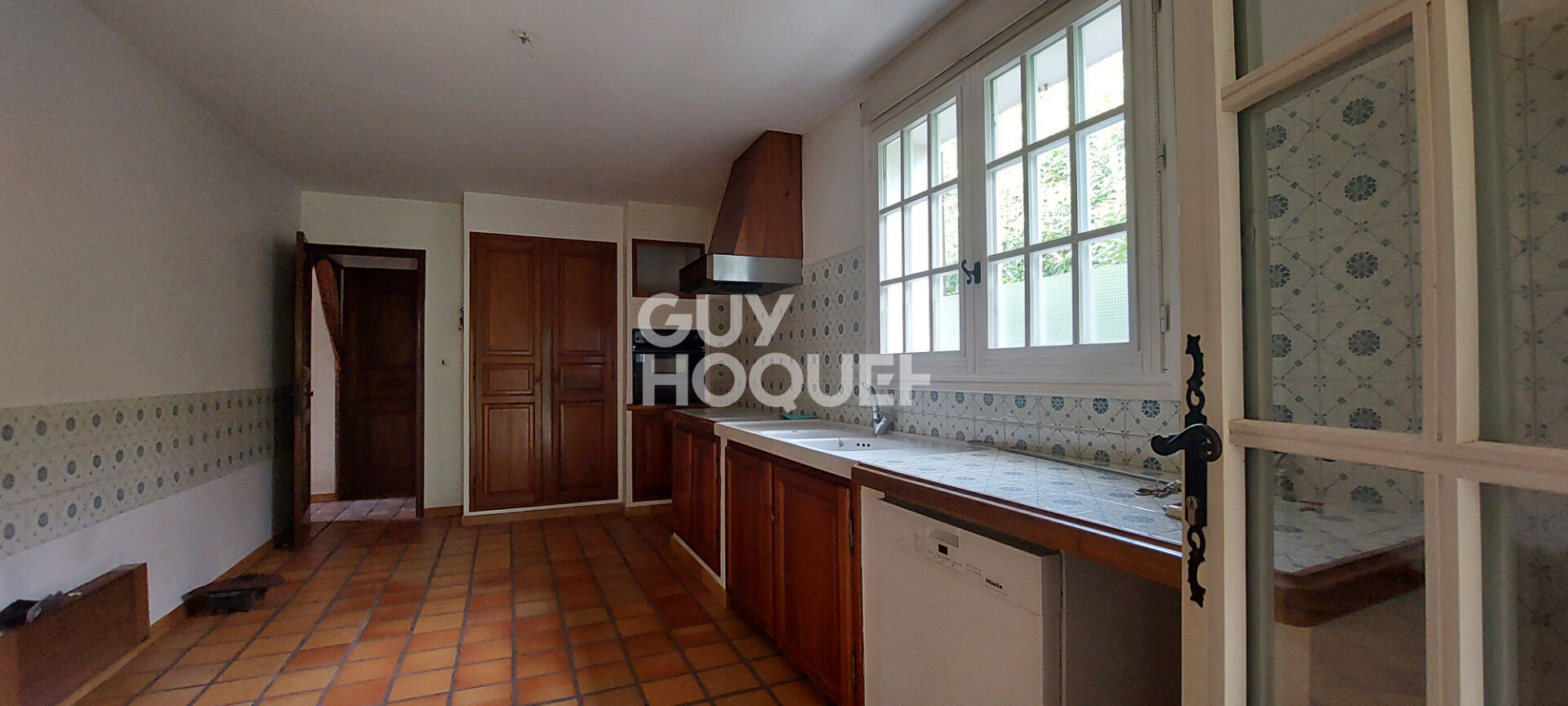 Carpentras (quartier recherché) - Maison 5 pièces de 130 m² - Jardin - Garage - Terrain constructible et piscinable