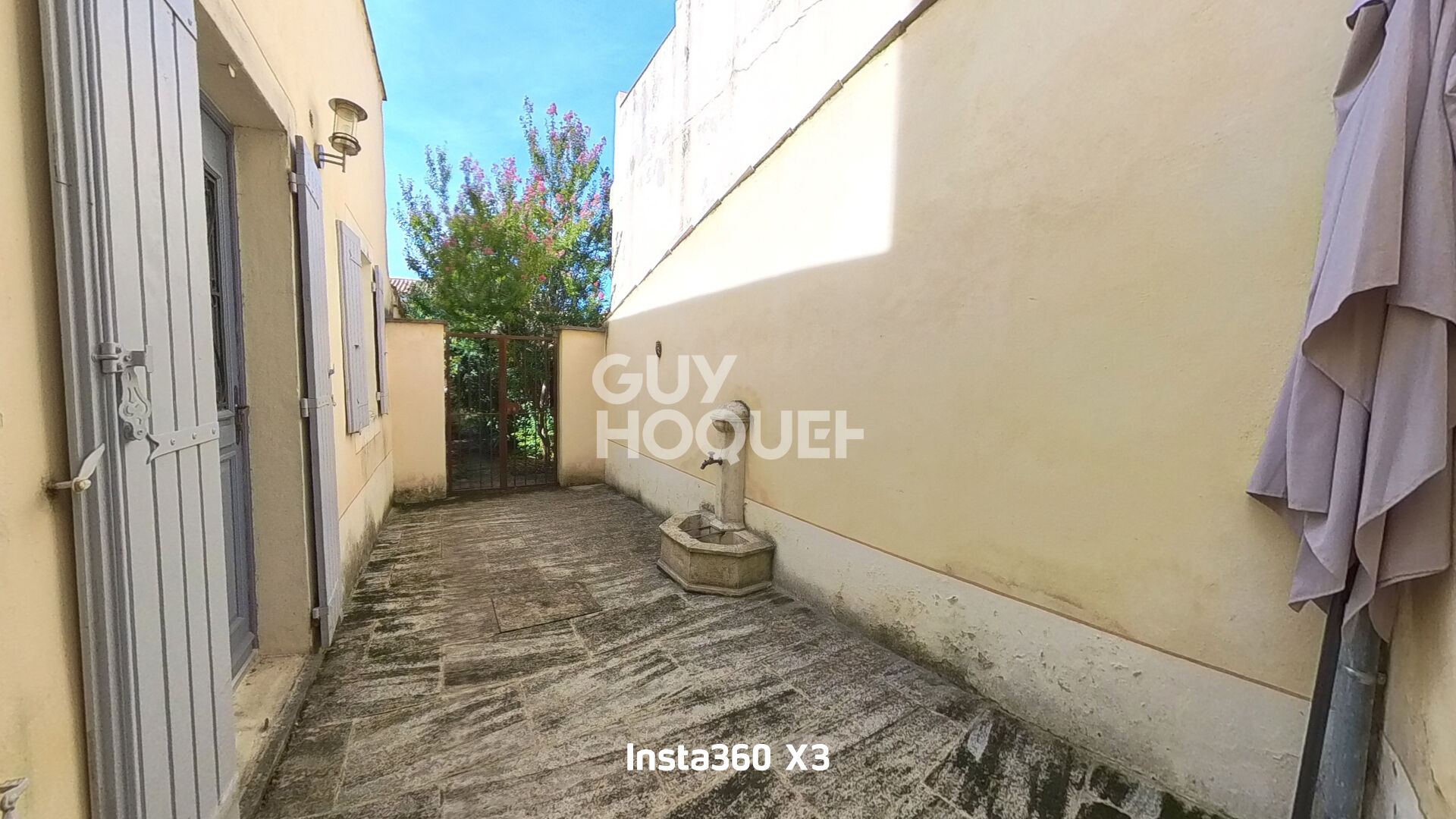 Maison de Village type 7 de 158 m² avec piscine, cour intérieure et terrasse