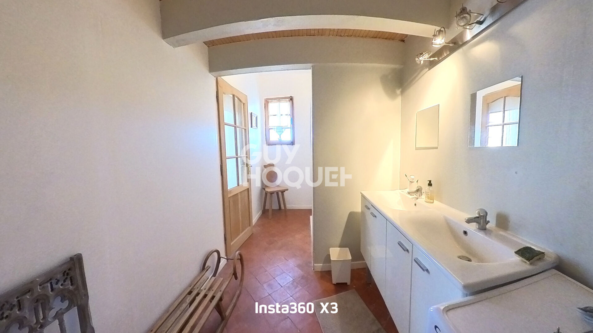 Maison de Village type 7 de 158 m² avec piscine, cour intérieure et terrasse