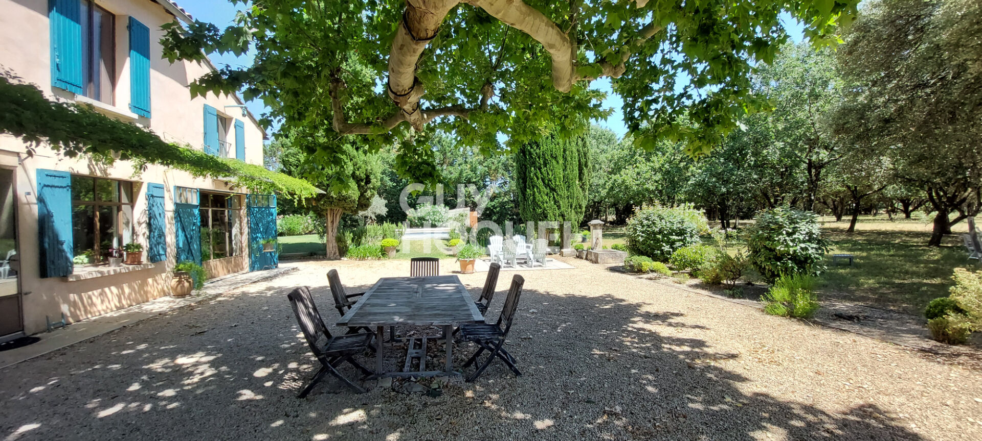 Rare et authentique - Mas de 214 m² - 5 chambres - Piscine - Terrain 1.7 ha