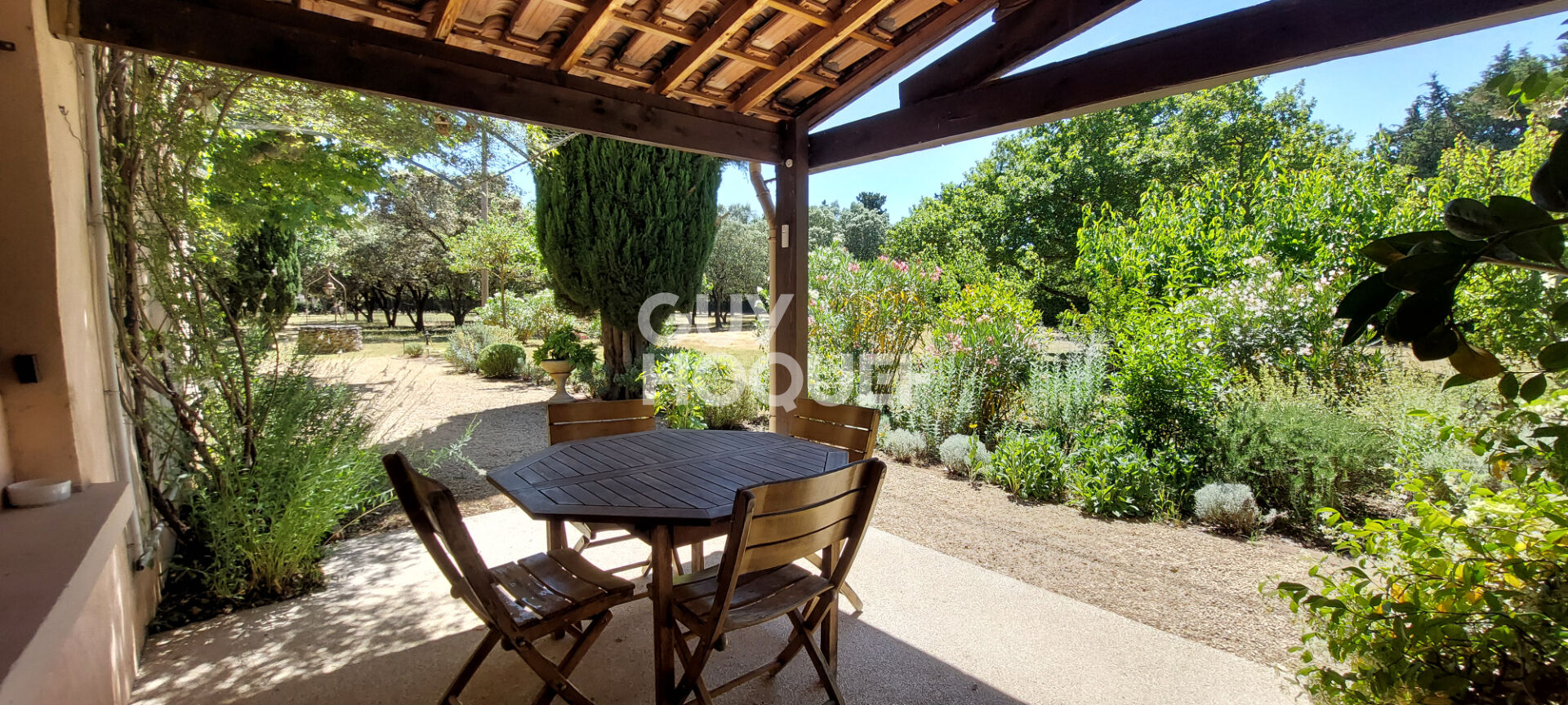 Rare et authentique - Mas de 214 m² - 5 chambres - Piscine - Terrain 1.7 ha