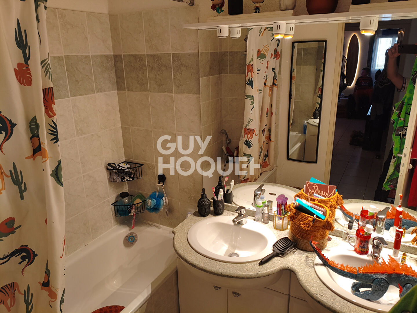 Appartement type 3 en rez-de-chaussée - 63 m² - balcon et stationnements dans résidence sécurisée -