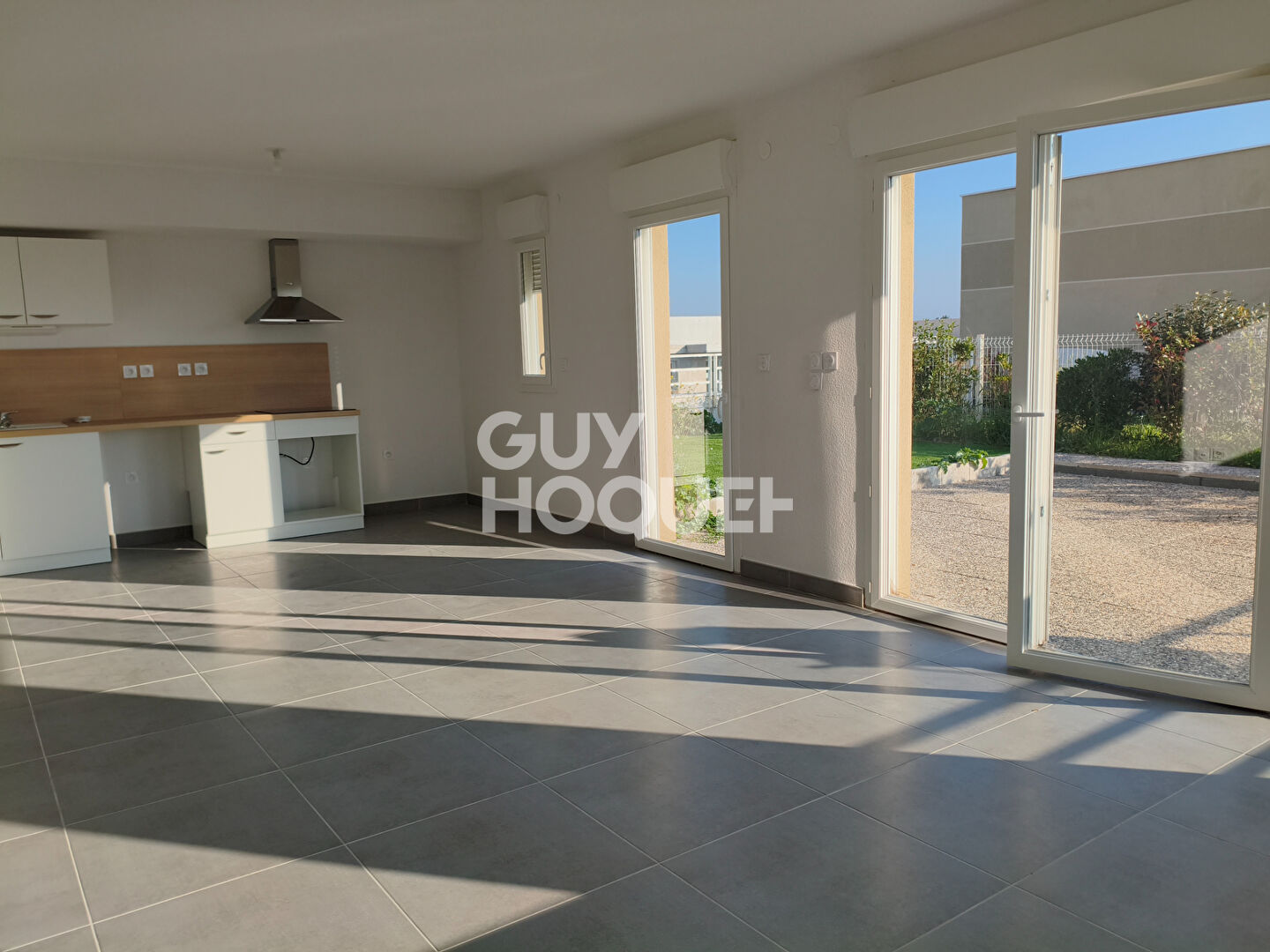 Appartement Monteux T4 de 93 m² au dernier étage avec immense terrasse/jardin de 72 m²