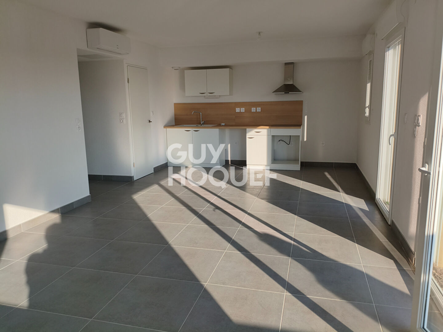 Appartement Monteux T4 de 93 m² au dernier étage avec immense terrasse/jardin de 72 m²