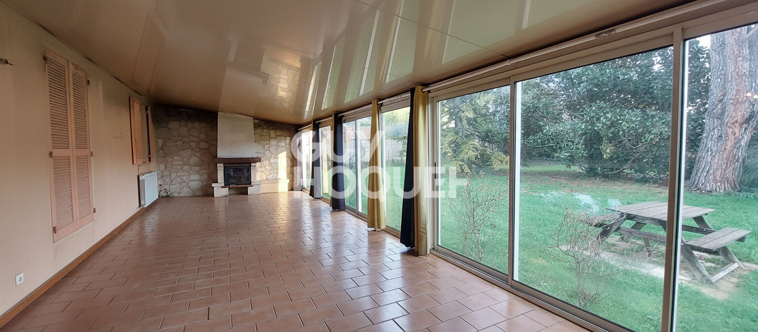 Mormoiron, Maison Plain Pied de 126 m² - 3 chambres - Terrain clos paysagé et constructible